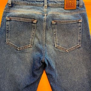 Toteme denim regular fit ankle hem jeans. Light blue. Size 27 made in Italy.